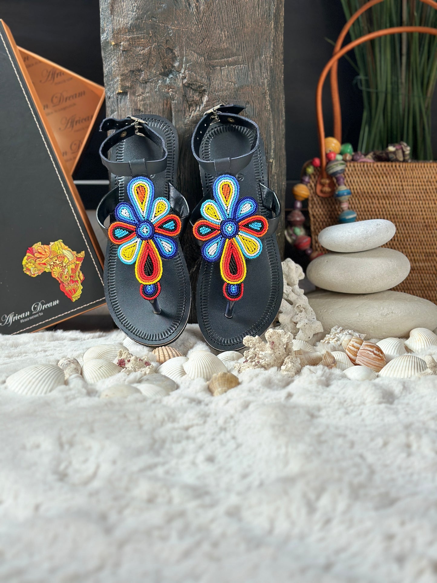 Glori fekete bőr színes mintás afrikai szandál lapos talppal újjbebújós flip-flop