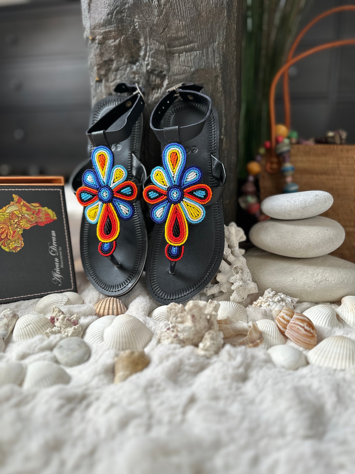 Glori fekete bőr színes mintás afrikai szandál lapos talppal újjbebújós flip-flop