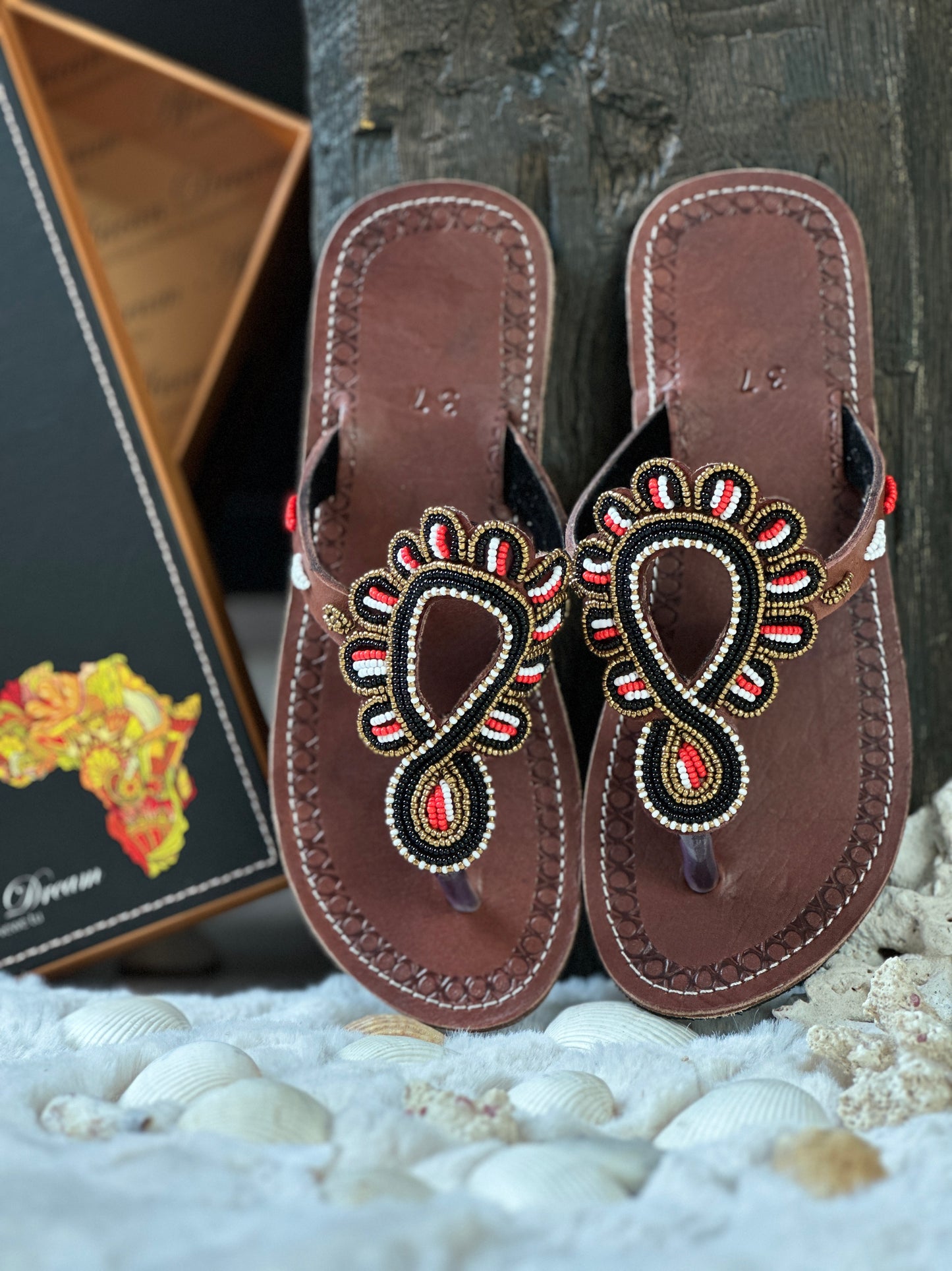 Hidi barna bőr fekete piros fehér mintás afrikai papucs lapos talppal újjbebújós flip-flop