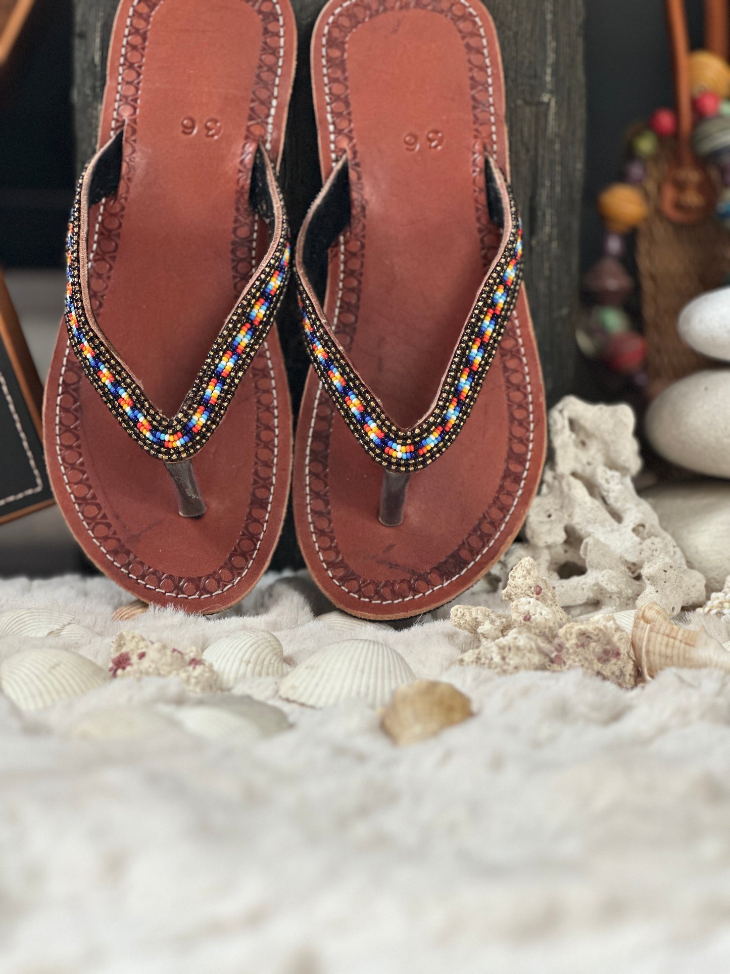 Noki barna bőr színes mintás afrikai papucs lapos talppal újjbebújós flip-flop