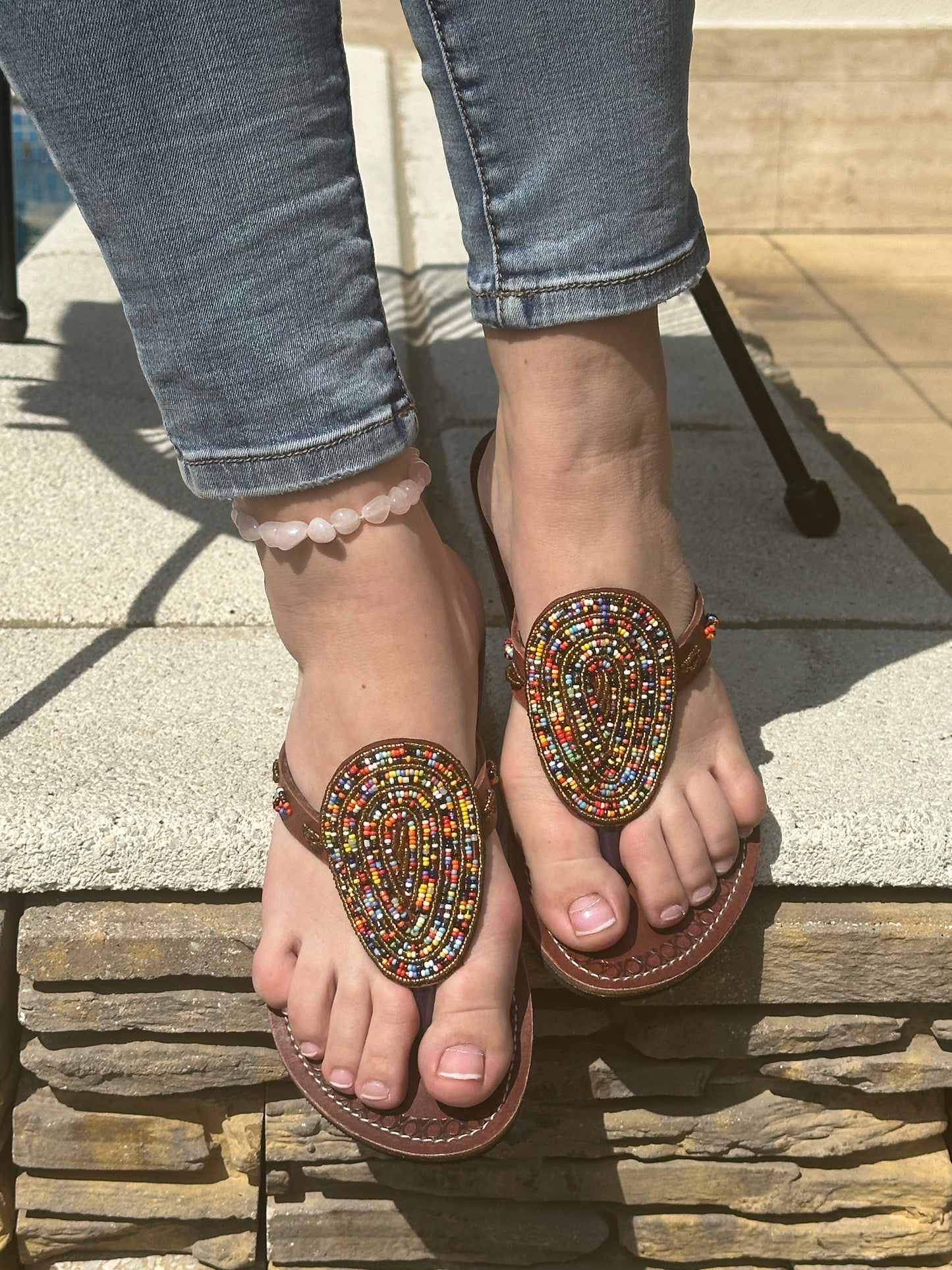 Winda barna bőr színes mintás afrikai papucs lapos talppal újjbebújós flip-flop